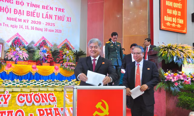 Nhân sự Ban thường vụ Tỉnh ủy Bến Tre khóa mới gồm những ai?