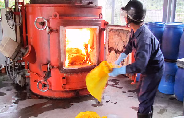 Lò đốt rệu rã, rác y tế ngập đọng