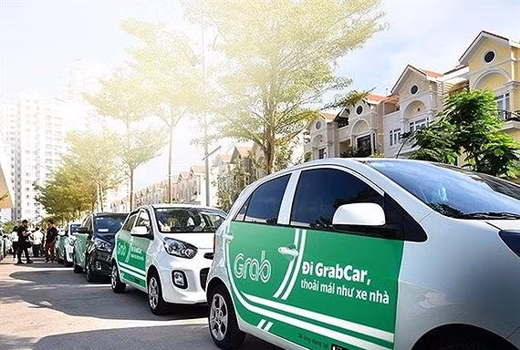 Taxi có thể được dán biển "XE TAXI" tương tự taxi công nghệ, thay vì bắt buộc phải có "mào" trên nóc xe.