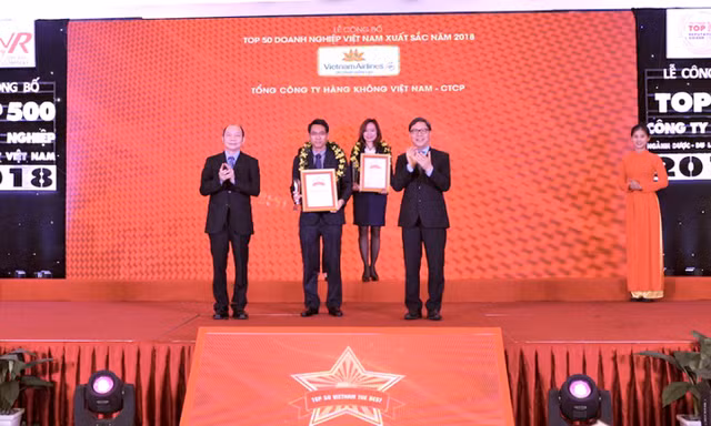 Lần thứ 3 liên tiếp Vietnam Airlines vào Top 10 doanh nghiệp xuất sắc nhất Việt Nam