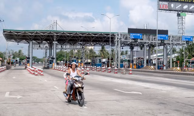 Trạm thu phí BOT Cai Lậy phải dừng thu phí từ năm 2017 tới nay do bị tài xế phản đối.