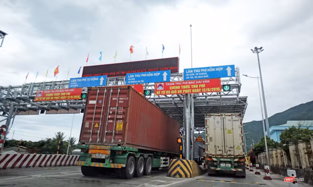 Bộ GTVT và 3 nhà đầu tư thống nhất xong các nội dung về thu phí tự động không dừng. Ảnh trạm thu phí Bắc Hải Vân.