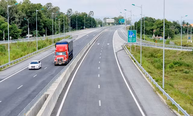Dự kiến tháng 5 tới khởi công thêm 2 đoạn cao tốc mới được chuyển từ đầu tư BOT sang đầu tư công. 