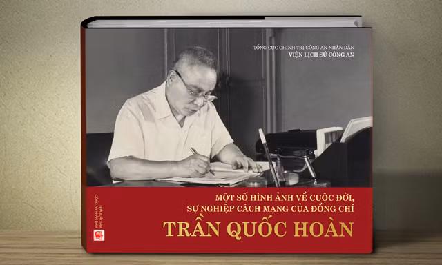 Bìa cuốn sách.