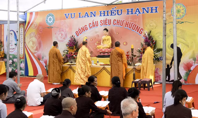 Mùa Vu lan: Về nơi hiếu, nghĩa vẹn tròn