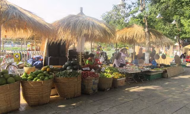 Góc chợ quê giữa Sài Gòn