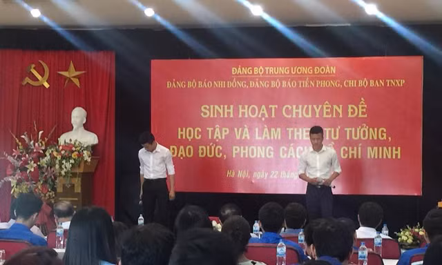 Đề cao tính tiên phong của cán bộ lãnh đạo