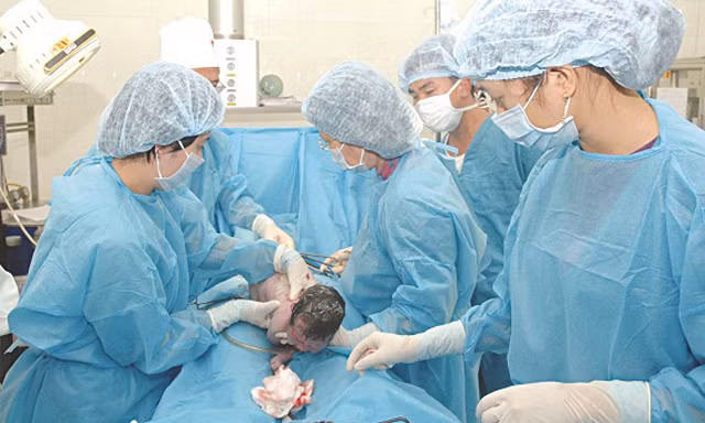 Mổ lấy thai an toàn ở huyện biên giới