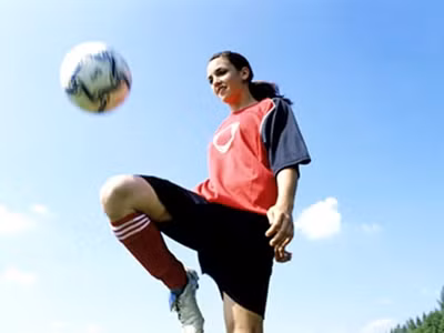 Tổn thương khớp gối liên quan với chu kỳ kinh?