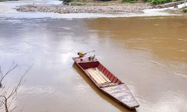 Huy động 100 người tìm kiếm các nạn nhân mất tích vụ lật đò ở Lào Cai