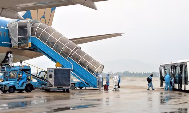 Trưa 7/3, chuyến bay đầu tiên sơ tán người Việt ở Ukraine về nước