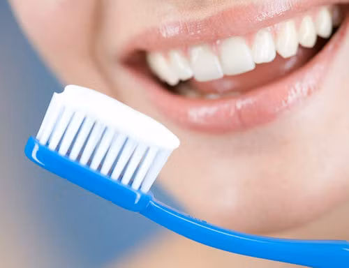 Đánh răng nhổ ra máu, bệnh gì?