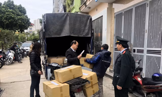Thu giữ gần 40.000 cuốn sách giả tại 2 địa điểm ở Hà Nội