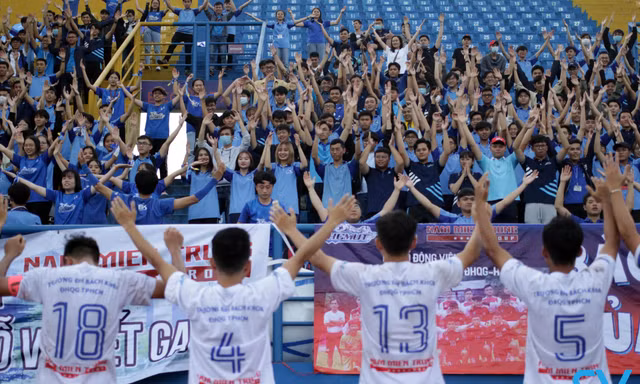 Thưởng to, đưa xe chở cổ động viên đến sân SV-League 2020