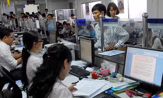Bộ máy cồng kềnh, tiêu tốn ngân sách