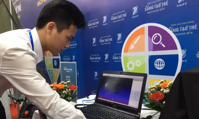SV Đại học Bách khoa Hà Nội - 1 trong 23 trường đã được tự chủ đang nghiên cứu khoa học Ảnh: nghiêm huê 