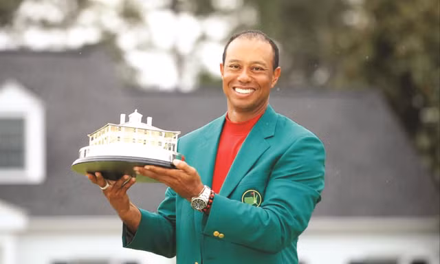 Tiger Woods trở lại đỉnh cao thế giới