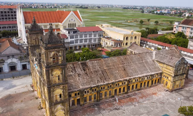 Nhà thờ mới sẽ được dựng trên nền nhà thờ cũ Ảnh: MINH ĐỨC