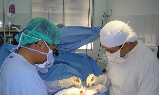 Vì sao phải trên 18 tuổi, độc thân mới được chuyển giới?