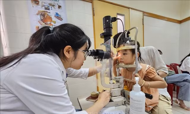 Đồng Tháp: Gần 90% số ca đau mắt đỏ là học sinh