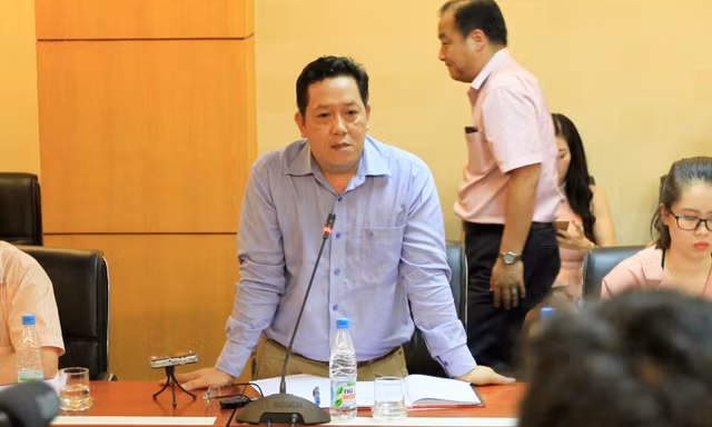 Ông Nguyễn Xuân Quang trả lời báo chí. Ảnh: Trường Phong