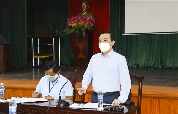 Phó Chủ tịch UBND thành phố Hà Nội Chử Xuân Dũng phát biểu tại cuộc làm việc tại xã Ninh Hiệp. Ảnh: Cổng thông tin huyện Gia Lâm
