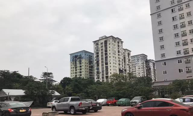 Xử lý bãi xe không phép ở sân 3 toà chung cư tái định cư Đền Lừ