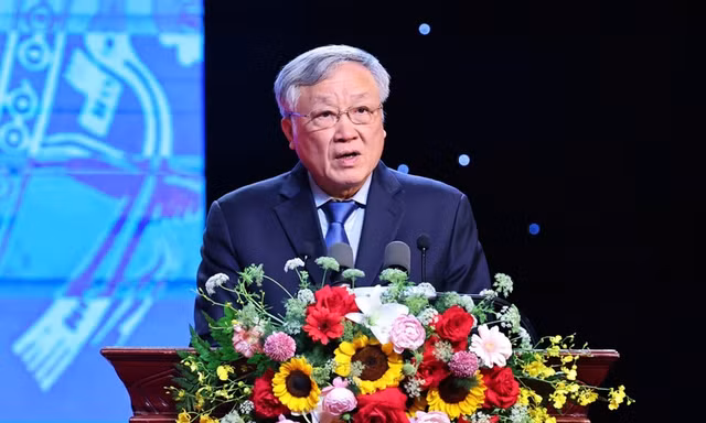 Phó Thủ tướng: Công nhân phải trở thành 'chiến sĩ tiên phong' 