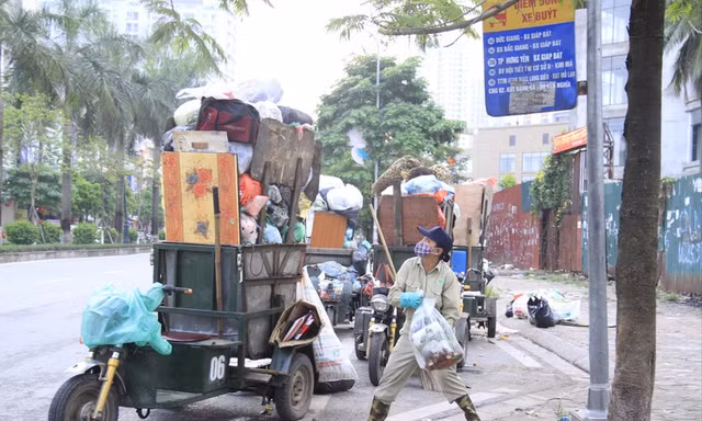 Chủ tịch Hà Nội: Không để ùn tắc vận chuyển rác thải lên các khu xử lý