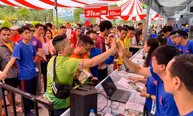 'Ngày hội' lấy racekit Tiền Phong Marathon 2023
