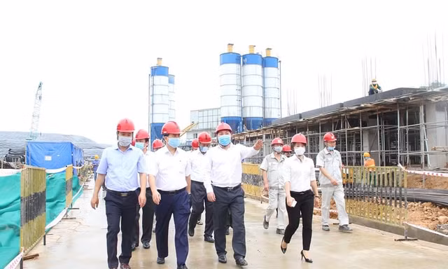 Chủ tịch UBND thành phố Hà Nội Nguyễn Đức Chung kiểm tra tiến độ dự án điện rác Sóc Sơn