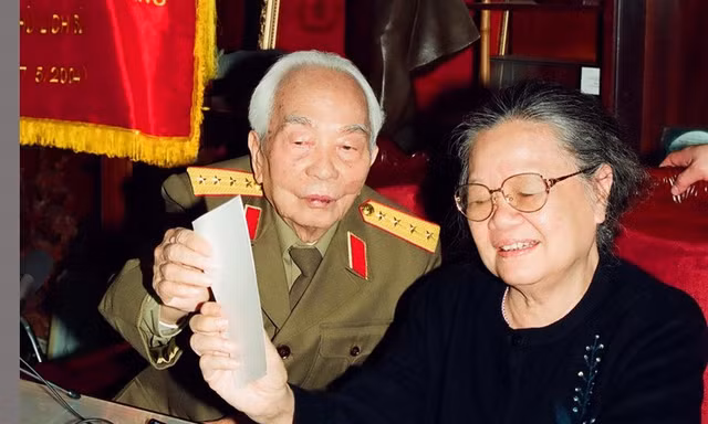 Phu nhân Đặng Bích Hà là 'trợ lý đặc biệt' bên cạnh Đại tướng Võ Nguyên Giáp