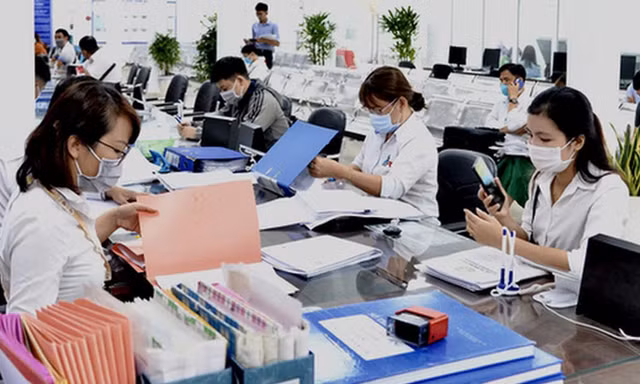 Bổ sung bốn nhóm được hưởng chính sách nghỉ hưu trước tuổi khi tinh giản bộ máy 