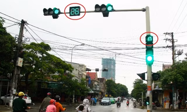 Phó Thủ tướng: Tổng rà soát, giải quyết bất cập trong hệ thống biển báo, đèn tín hiệu giao thông