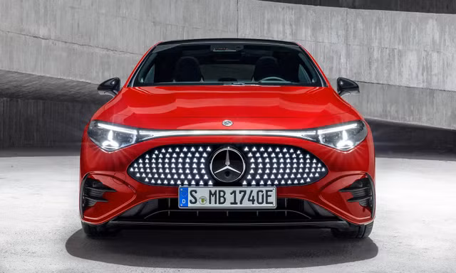 Xe điện mới của Mercedes-Benz gặp rắc rối về sạc