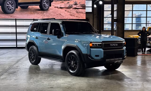 Toyota Land Cruiser đời mới bị bán chênh giá hàng chục nghìn USD