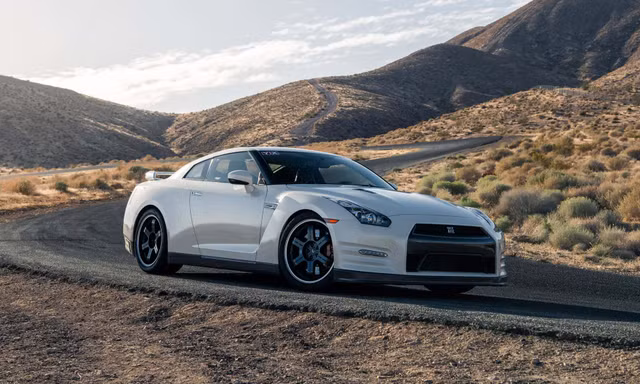 Xe thể thao huyền thoại Nissan GT-R chuẩn bị tái xuất