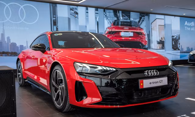 Triệu hồi bộ đôi xe điện Audi tại Việt Nam do lỗi pin