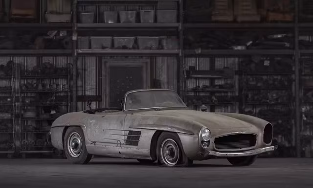 Xế cổ Mercedes 300SL hư hỏng nặng được đấu giá cao bất ngờ