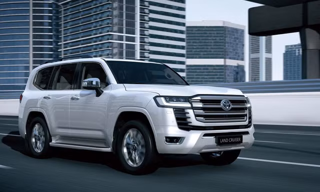 Toyota Land Cruiser tiếp tục hút khách