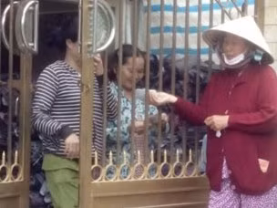 Trúng 8 tỷ độc đắc, dân ùn ùn kéo đến xin tiền