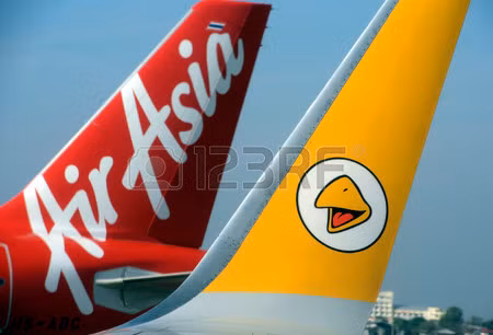 Cổ phiếu AirAsia rớt mạnh sau vụ máy bay mất tích