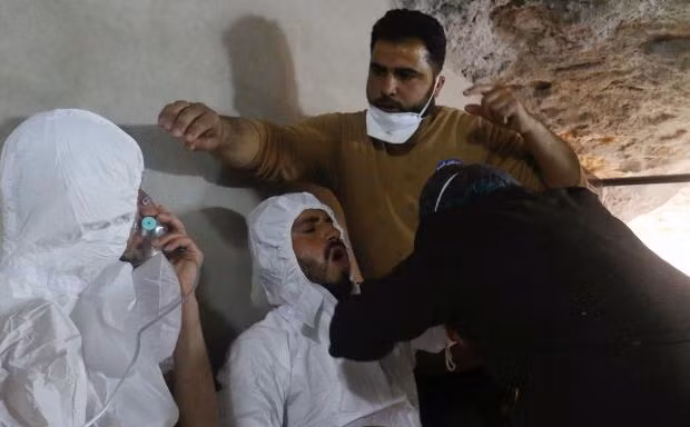 Công tác cứu hộ kịp thời ở vụ tấn công Khan Sheikhoun hồi tháng 4 khiến Nga đặt nghi vấn. Ảnh: Reuters