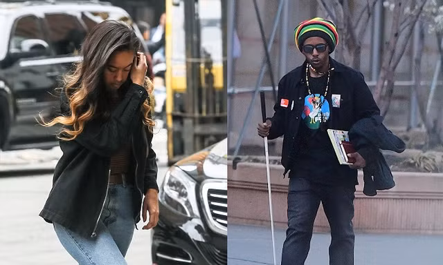 Malia Obama (trái) bị Nilton Cardoso bám đuôi.