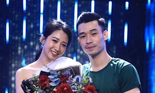 "Thả thính" thành công, chàng quân nhân sáu múi chinh phục được nữ doanh nhân xinh đẹp