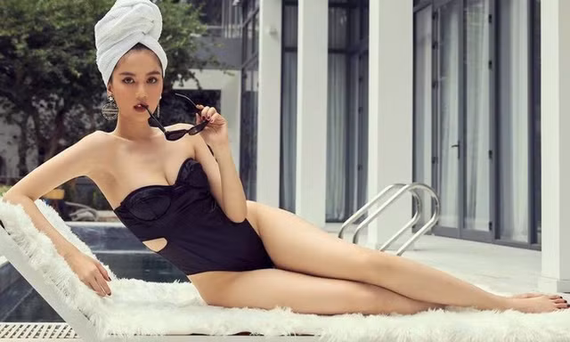 Chi Pu vừa khoe ảnh mặc quần tất không nội y, Ngọc Trinh đã diện bikini xẻ cao hết cỡ