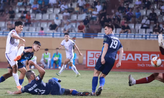 Caion lập hattrick, Hà Nội ngược dòng đánh bại Bình Định 4-2