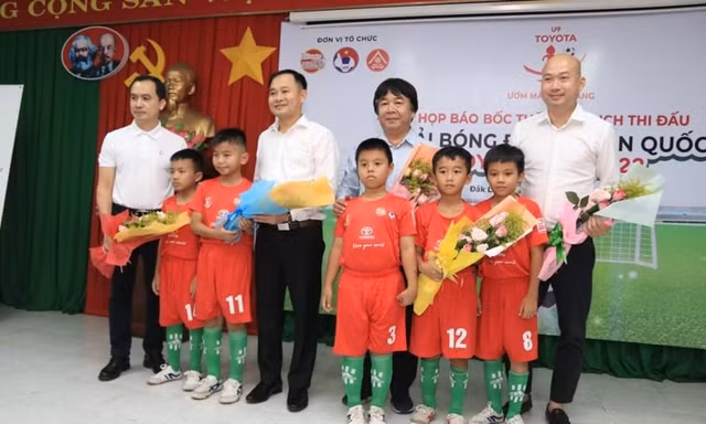 16 đội bóng tham dự Giải bóng đá U9 toàn quốc Toyota 2022 