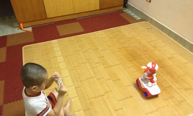 Cộng đồng mạng "sốt" với robot Việt