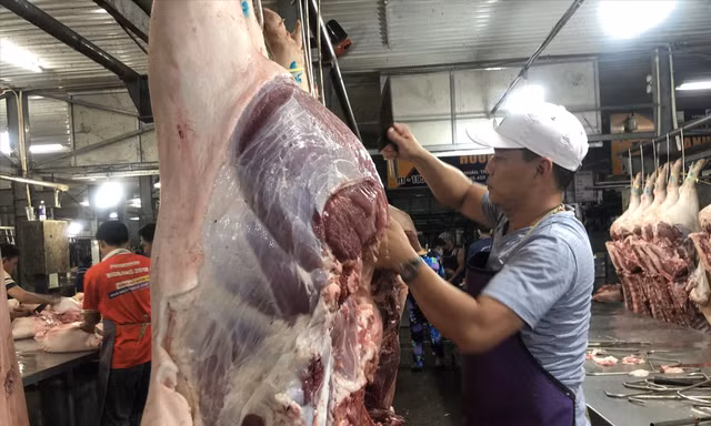 Thịt heo ở chợ đầu mối nguồn cung ổn định ảnh: U.P 